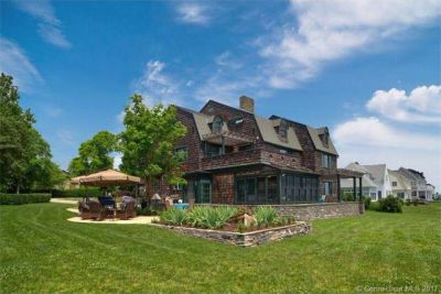 A Summer Home on the Connecticut Waterfront
