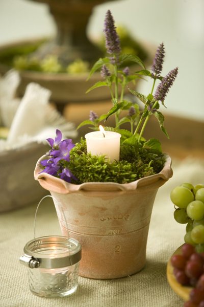 Moss pot with candle