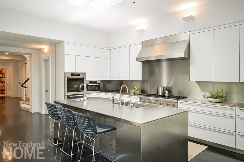 Inside A Modern And Minimalist Boston Townhouse