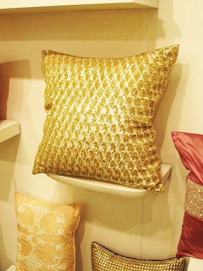 pyar gold pillow
