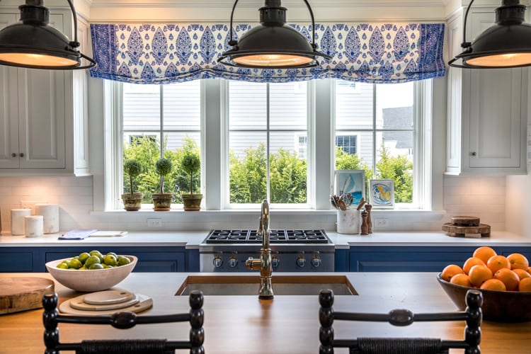 blue and white kitchen 